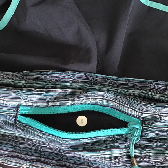 Women’s lululemon navy shorts - Picture 4 of 5